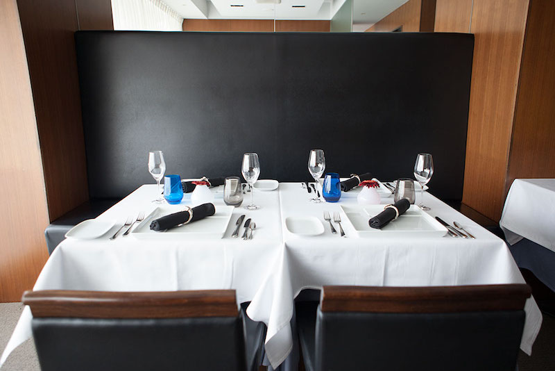 西宮・夙川のフレンチレストラン「ル ベナトン」テーブル