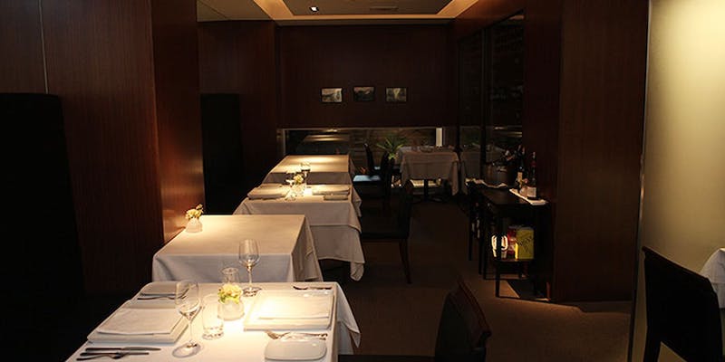 西宮・夙川のフレンチレストラン「ル ベナトン」 店内の様子